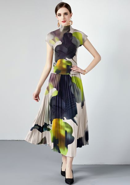 

summer two piece party dress women outfits 2023 short sleeve slim t shirt and print pleated skirt woman designer 2 piece cocktail dresses ho, White