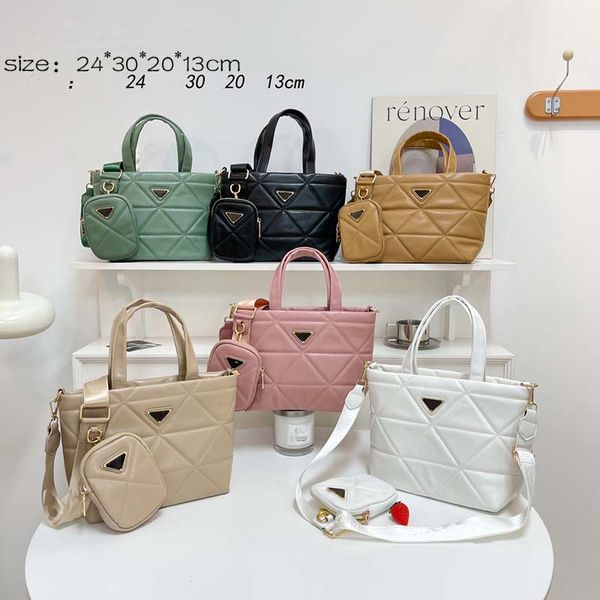 

2023 fashion new women's bag small fragrant wind lingge bucket bag women's handbag single shoulder crossbody bag single shoulder u