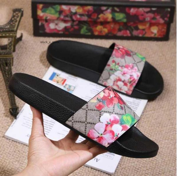 

casual shoes luxury men women slipper designers leather sandals include flower box dust bag shoes snake print slide summer flat nonslipc las, Black