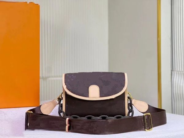 

pouch bag, handbag, tote bag, the capacity of the shoulder and back crossbody is large enough, and the belt type buckle is a decorative magn