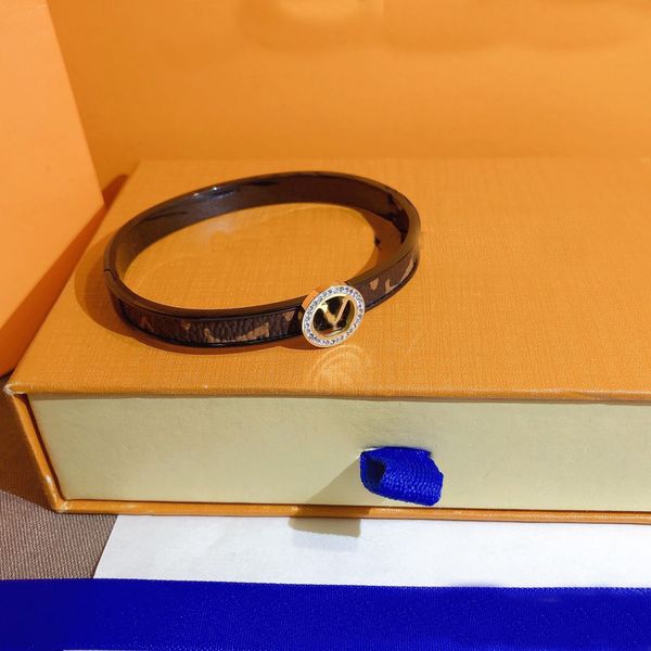 

luxury designer bangle bracelet for women leather 18k gold plated wristband cuff fashion stamp brand letters accessory s288, Black