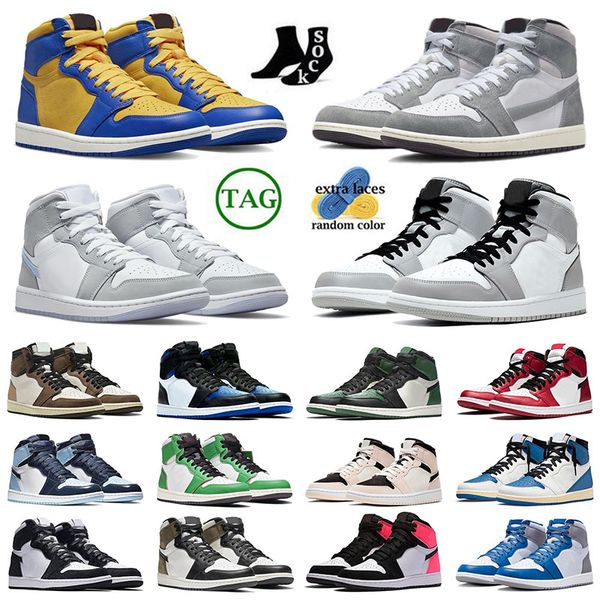 

designer athletic basketball shoes jumpman 1 washed black twist suede fragment voodoo denim space jam true blue reverse laney men women athl, White;red