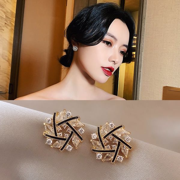 

fashion hollow metal flowers temperament stud earrings luxury beautiful earrings women's wedding jewelry earrings gift, Silver