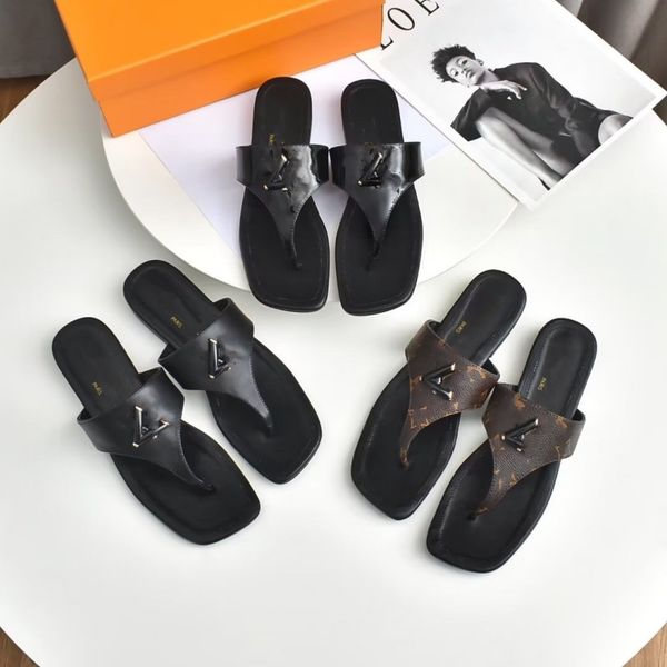 

2023 designer slides women clip toe flip flops patent black leather women famous sandal with metal buckle l brown monograms slippers square