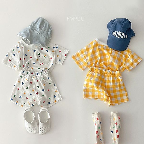 

clothing sets 2023 summer baby girls clothes set o neck tees heart print t shirt plaid shorts 2pcs korean infant suits casual toddler 230412, White