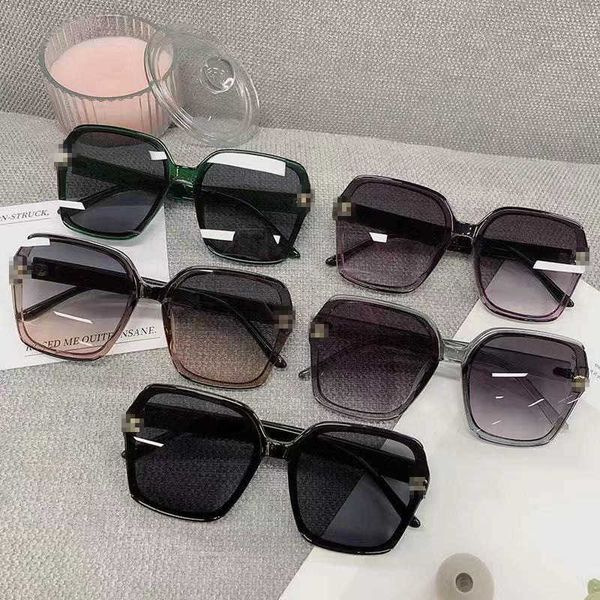 

frames new xiaoxiang women's street p ins red square sunglasses, White;black