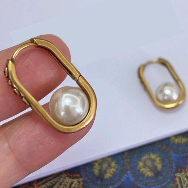 

23 designer luxury fashion stud earringswomens simple generous pearl stud earrings gold plated 18k girls dating earrings married, Golden;silver