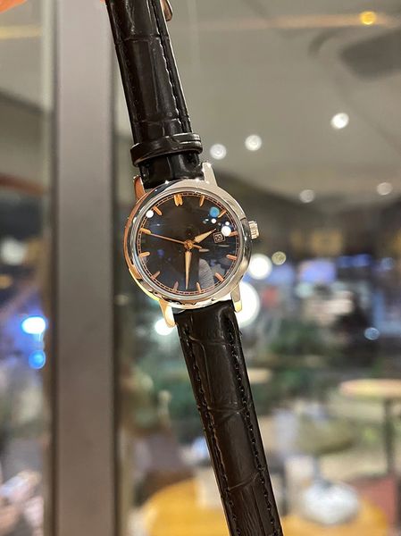 

luxury lady's watch imported quartz movement diameter 32mm imported calfskin strap, Slivery;brown