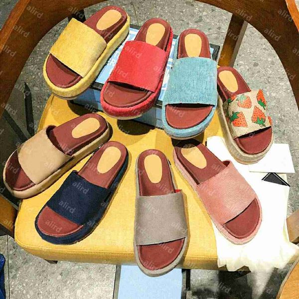 

2021 classic fashion luxury designer women slippers thick latex sole slides sandals, sneakers summer pool beach slipper shoes with box, Black