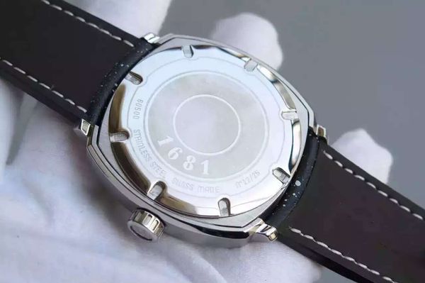 

44mm is committed to seeking a balance between function and aesthetics carrying zero repair 9015 automatic mechanical movement boutique wort, Slivery;brown