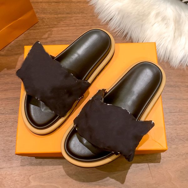 

pool slides men slipper designer flat comfort mules pillow sliders classic prints front strap padded beach sandals eu44, Black