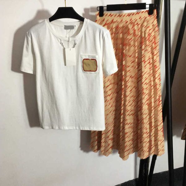 

23ss skirt suit womens designer clothing t-shirt skirts set chest pocket short sleeve t-shirt letter print high waist pleated half skirt sui, White