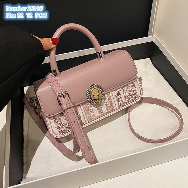 

factory wholesale ladies shoulder bags 3 colors niche design sweet little fresh embroidered handbag flip leather mobile phone coin purse fas