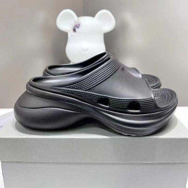 

netizen paris thick sole slippers with same style 2023 spring/summer new step on shit feeling one word anti slip sandals hole shoes, Black