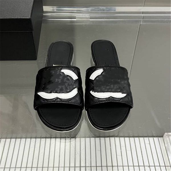 

fashion slippers 2023 channel luxury design summer men and women flat shoes thick sole leather rubber letter logo casual cartoon slippers 06, Black