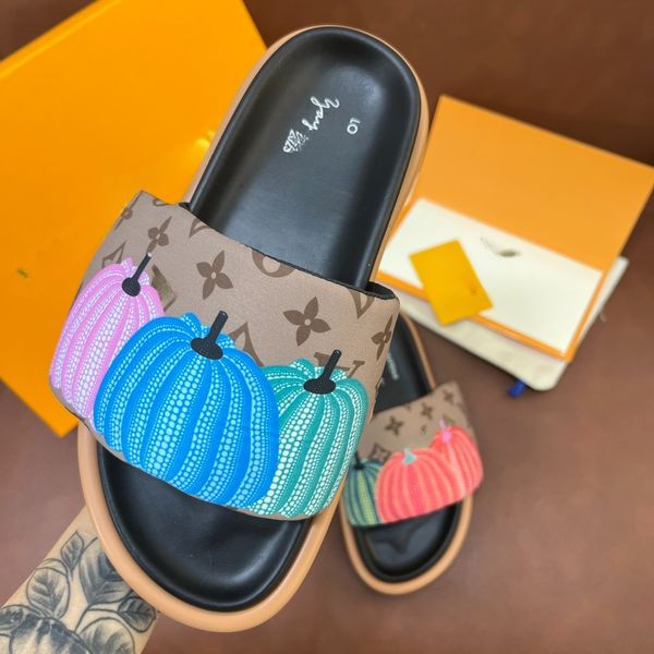 

2023s clover logo joint platform slippers sandals classic luxury suede slippers womens summer platforms open toe sandal embossed non-slip ou, Black