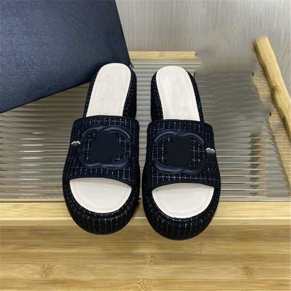 

fashion slippers 2023 channel luxury design summer men and women flat shoes thick sole leather rubber letter logo casual cartoon slippers 06, Black
