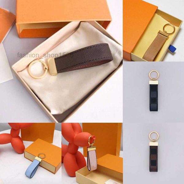 

2023 designer keychain key chain buckle keychains lovers handmade leather keyring pendant accessories 5 color dust bag, Silver