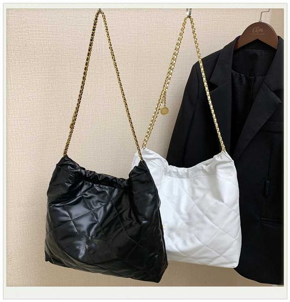 

rolling makeup case Xiaoxiangfeng 2022 new leather garbage women's high grade oil wax large capacity rhombus chain shopping women, Black4