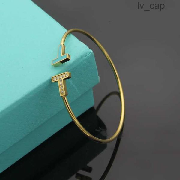 

designer bracelets womens t letter smooth surface bracelet designer jewelry mens smile ring gold/silvery/rose gold full brand as wedding chr, Black