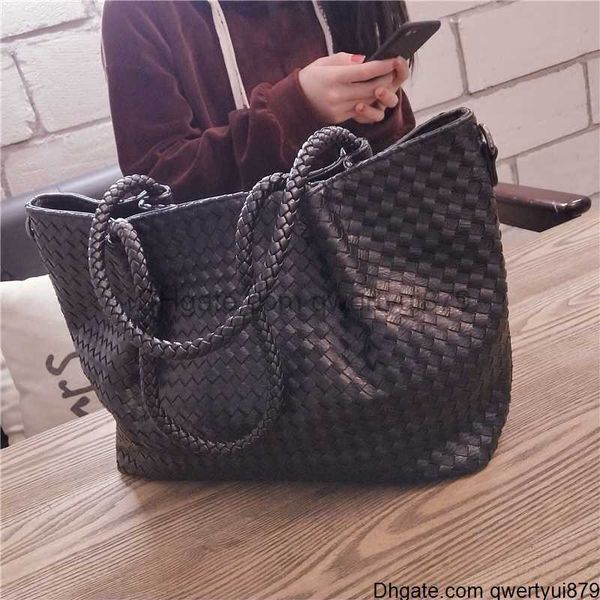 

qwertyui879 dome cameras benviched ladies' pu woven bag 2022 new spring tote bag fashion high-capacity handbag women inclined single sh