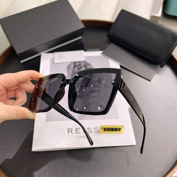 

grandma xiang's home sunglasses design model rectangle sunglasses polarized lens,five color frame optiona, White;black