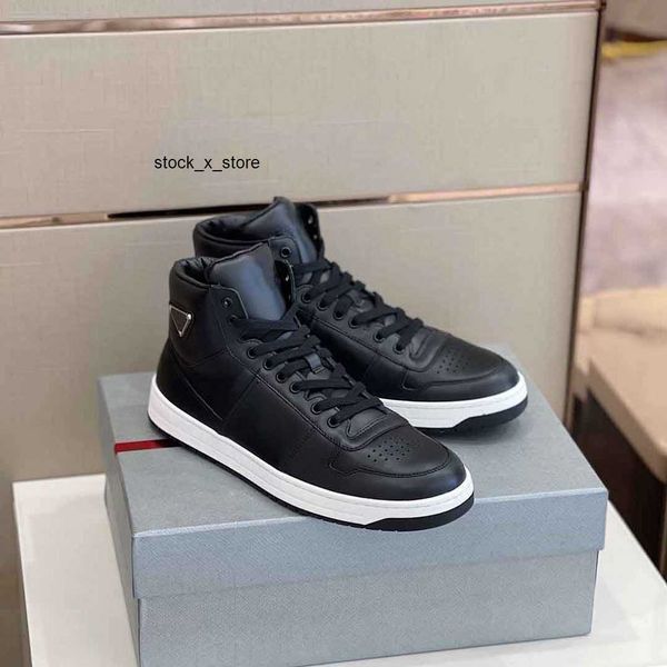 

luxury men district runner sports shoes downtown leather sneakers enameled-metal triangle man skateboard walking white black eu38-46