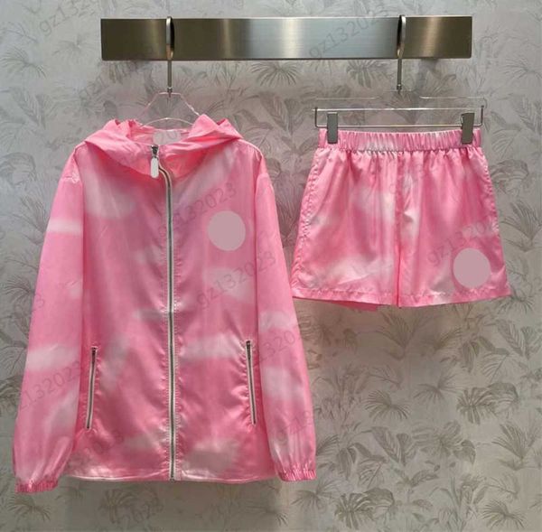 

brand two piece pants chest logo print long sleeve hooded design zipper jacket classic elastic-waisted casual shorts womens clothes 1970, White