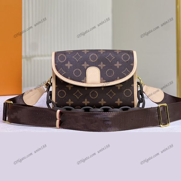 

23ss women shoulde bags subaxillary bag glossy leather diagonal crossbody bag for ladies luxury designer handbags sports outdoor travel pouc