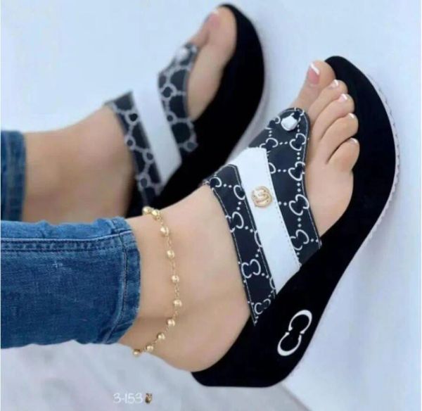 

2023 luxury fashion designer sandals flat slippers with summer outdoor floor slide wedge sandals lady letters cowboy classic women beach sho, Black
