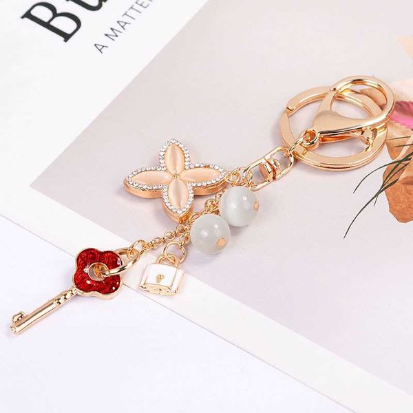 

creative crystal rhinestone clover key chain car keyrings female cute flower keychains women bag pendant key rings wholesale, Silver