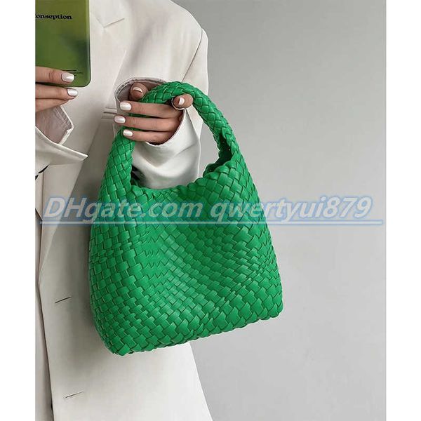 

qwertyui879 shoulder bags 2023 summer leather woven tote bag brand design women handbags luxury soft pu leather tote bag pink green shopper