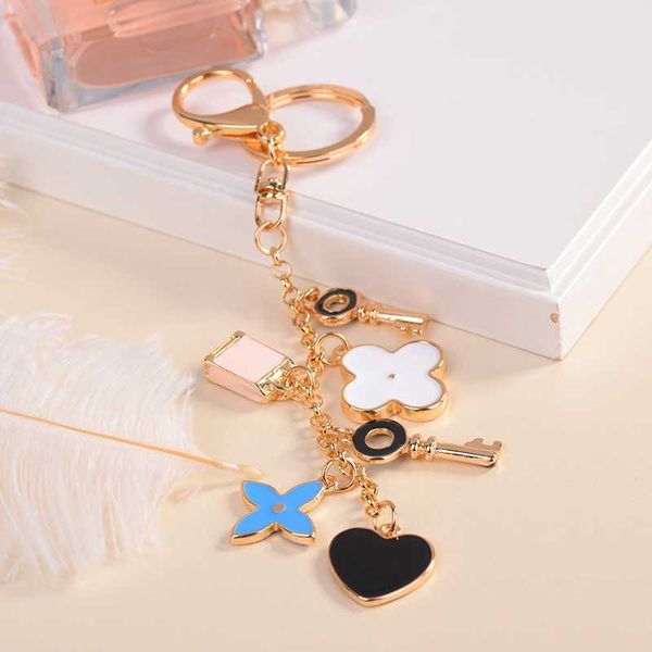 

good luck clover keychains fashion brands key chain flower keyrings metal key ring women bag charm pendant car accessories, Silver
