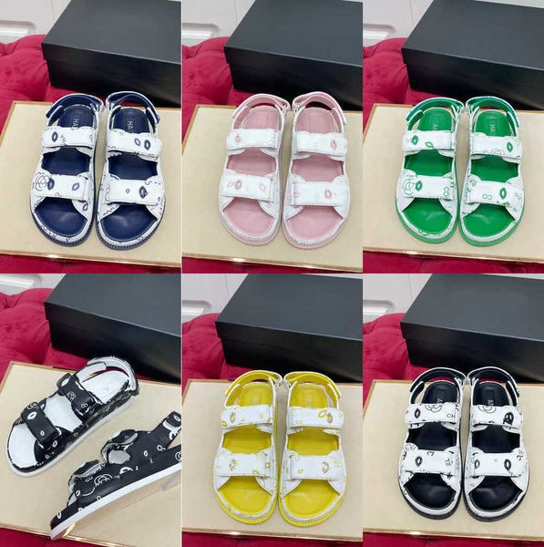 

hook&loop women sandals 2023 designer casual slippers new outer wear printed buckle c flat sandals indoor and outdoor shoes dad sandals gran, Black