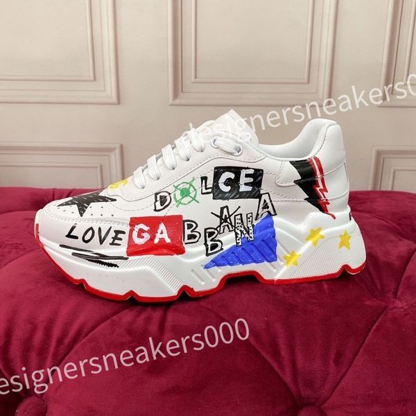 

2023 men shoes sneakers fashion trend atmospheric designer sneaker pure black non-slip outsole outdoor laces high quality, Red;white