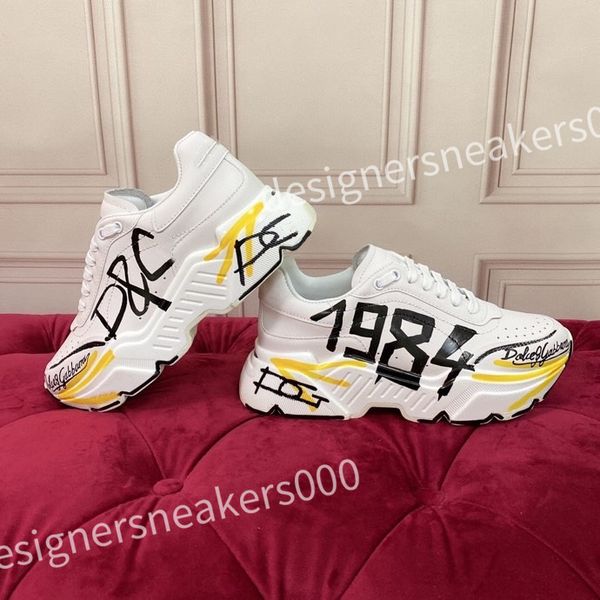 

2023 new men shoes sneakers fashion trend atmospheric designer sneaker pure black non-slip outsole outdoor laces high quality, Red;white