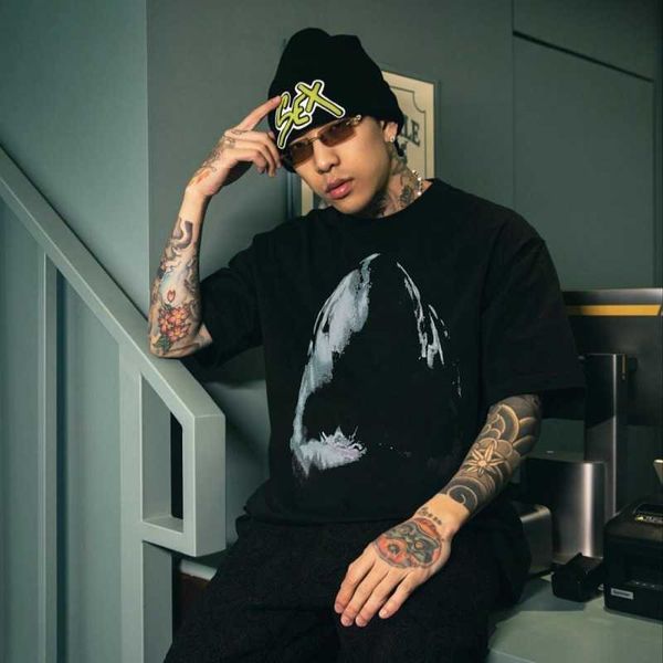 

2023 fashion men's and women's t shirts uk high street brand representative repeat shark niche trend versatile american loose coup, White