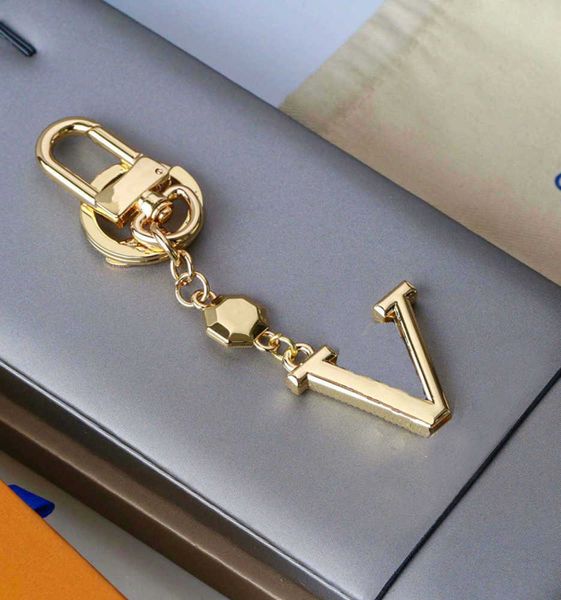 

keychains lanyards keychain luxury designer brand key chain men car keyring women buckle bags pendant exquisite motion current 50ess, Silver