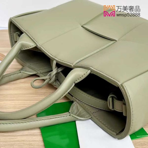 

correct venetas bags bottegas bag arco33 woven square medium tote shopping jodie crossbody handbag 48 oil wax leather
