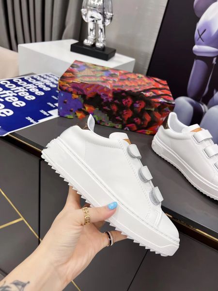 

designer woman shoe leather lace up men fashion platform oversized sneakers white black mens womens luxury velvet suede casual shoes chaussu