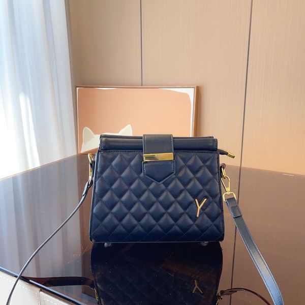 

2023 luxury designer shoulder bags new fashion women leather handbags three styles clutch crossbody shoulder bag