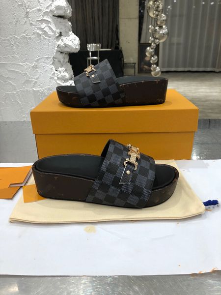 

designer sandals beach classic flat woman slipper summer lady cartoon big head slippers leather l bath fashion women shoes large 0601, Black