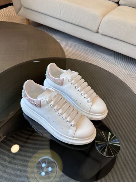 

skateboarding boots ones sneaker casual shoes mens womens sports white black outdoor trainers sneakers 0414