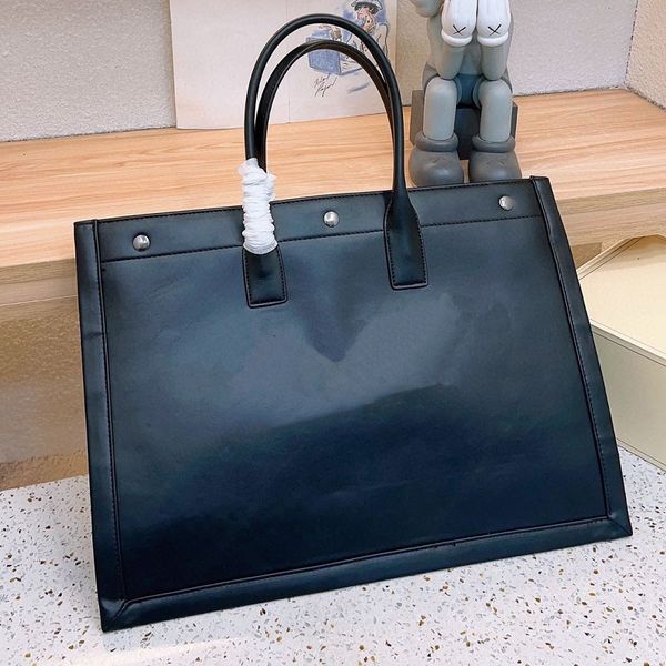 

fashion bag outdoor tote leather embossed letter logo design large capacity handbag