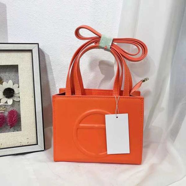 

2022 designer bag retro shoulder fashion autumn and winter commuter large bag, Red;black