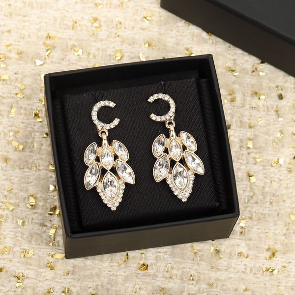 

2023 luxury quality charm drop earring with diamond and leaf shape design have box stamp ps7869a, Golden