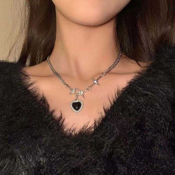 

pendant necklaces kpop black heart pendant necklace for women punk shiny zircon star asymmetric chain necklace y2k jewelry 2022 new z0417, Silver