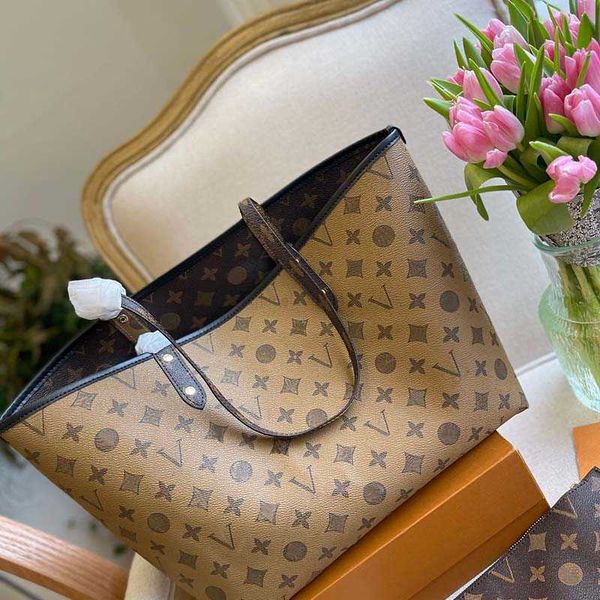 

2022 luxurys designers bags tote handbag pu leather classic ladies lock shoulder bag gold chain leather handbags girl fashion crossbodys pri