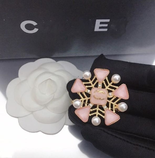 

double letter brooch c brand name luxury designer pink snowflake brooch women's small sweet wind jewelry accessories wedding party gift, Gray