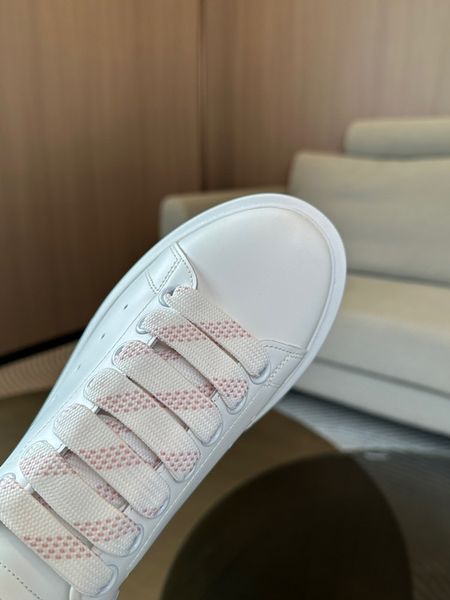 

new women district perforated leather sneakers sporty shoes white black grey casual shoe for woman rubber sole trainer with triangle sneaker